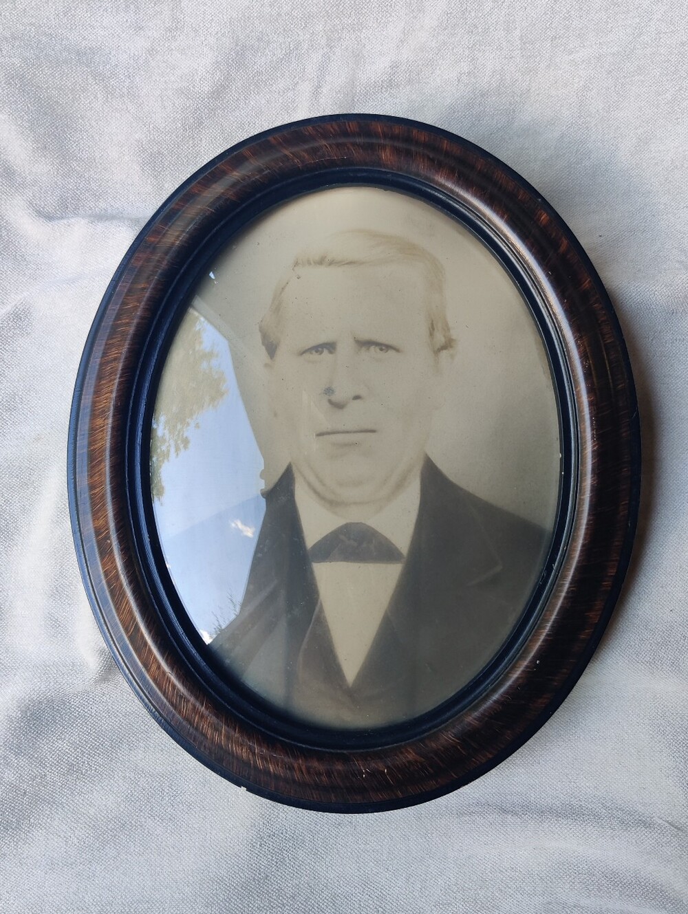 Convex Bubble Glass Oval Picture Frame 17x14" Tiger Stripe Carbondale PA Man Pic